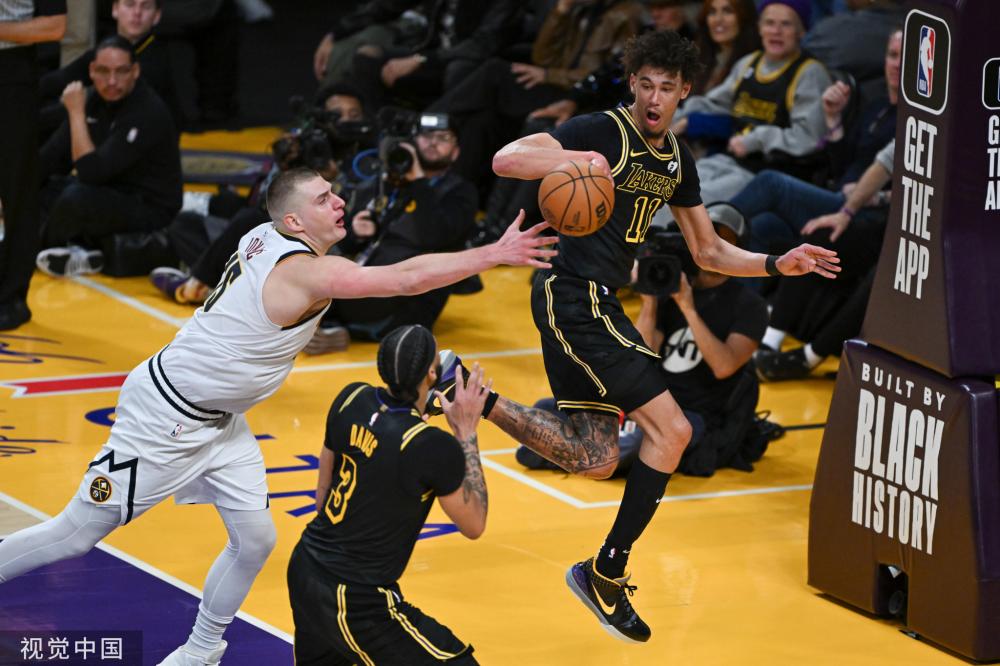 士气高涨的 士气高涨的